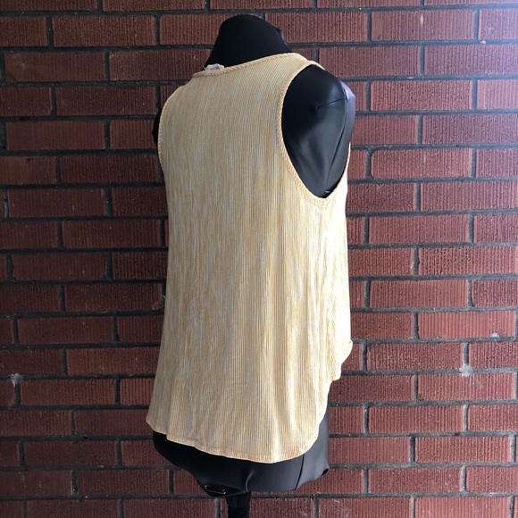 Millibon Adorable Yellow top - Picture 7 of 9